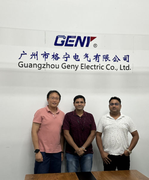 Tin tức công ty mới nhất về GENY Electric Co., Ltd đã tổ chức khách hàng Ấn Độ để chấp nhận và đào tạo thiết bị hiệu chuẩn máy đo điện
