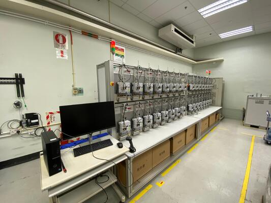 Hệ thống kiểm tra đồng hồ thông minh ba pha YC1893D với 32 vị trí, đầu ra dòng điện 160A và độ chính xác Cấp 0.02